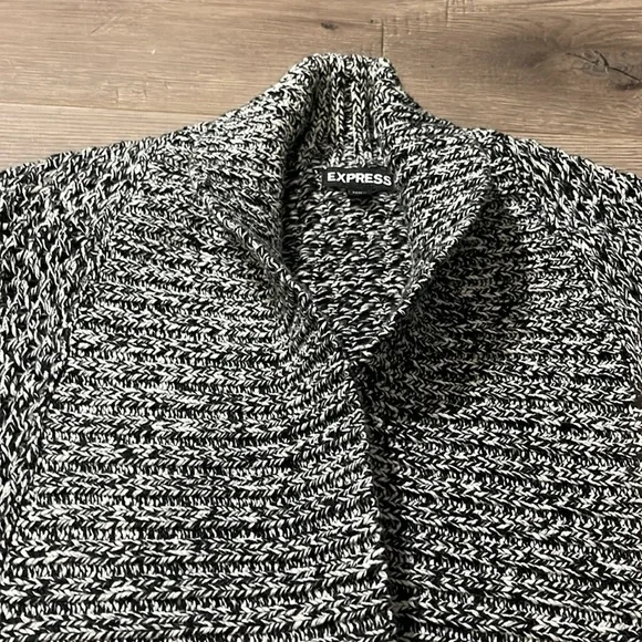 1/4 length sleeve Express cardigan, Size L - Picture 3 of 9